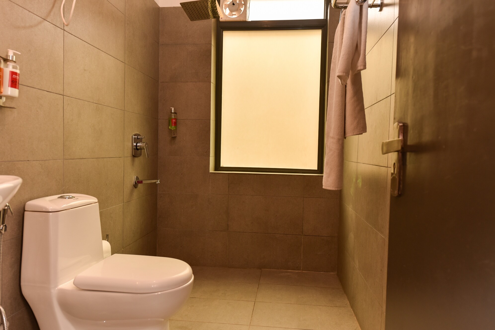 Vamika Residency Near Fortis & Max Hospital - Tap to explore photos