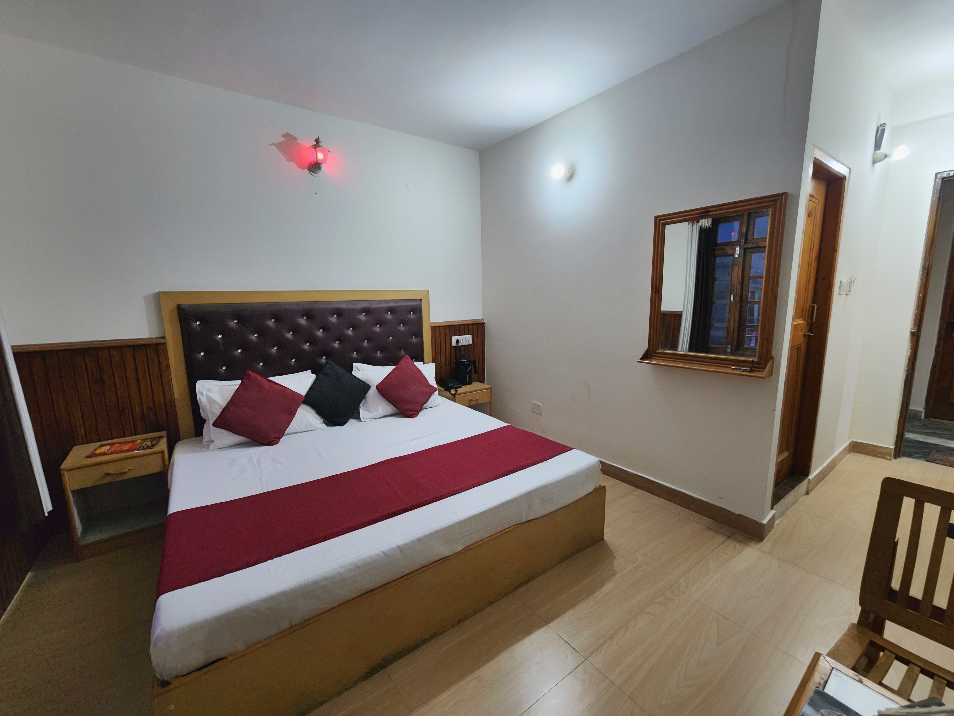  Hotel Kundan Inn - Tap to explore photos