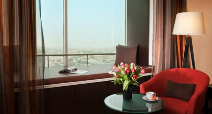 Towers Rotana Room Type - Window-Seat View Room - King Bed
