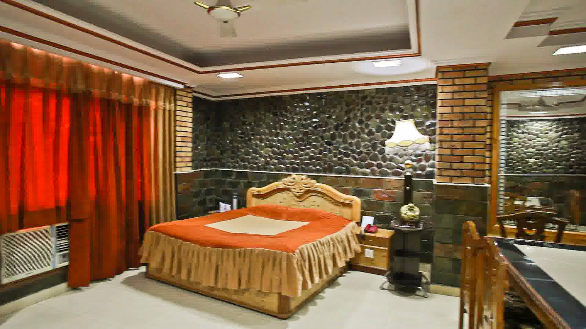 Hotel Shanker Palace - Tap to explore photos