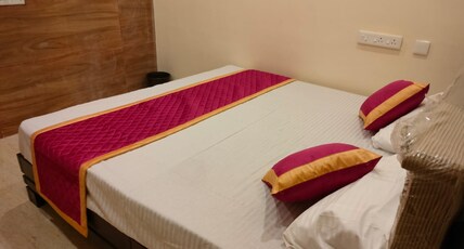 Hotel Vamsi Residency Room Type - Deluxe Room