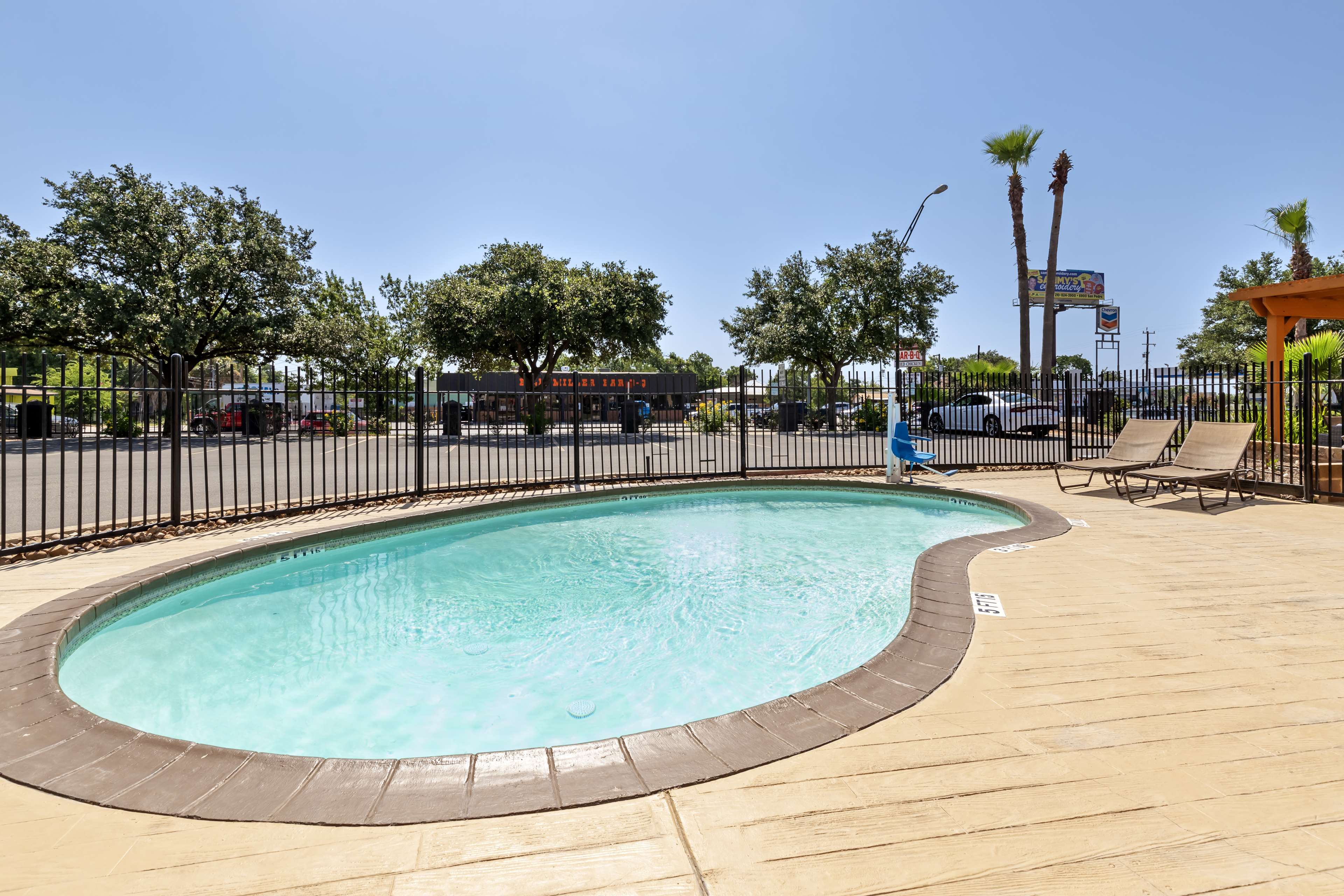 Best Western Plus Downtown North - Tap to explore photos