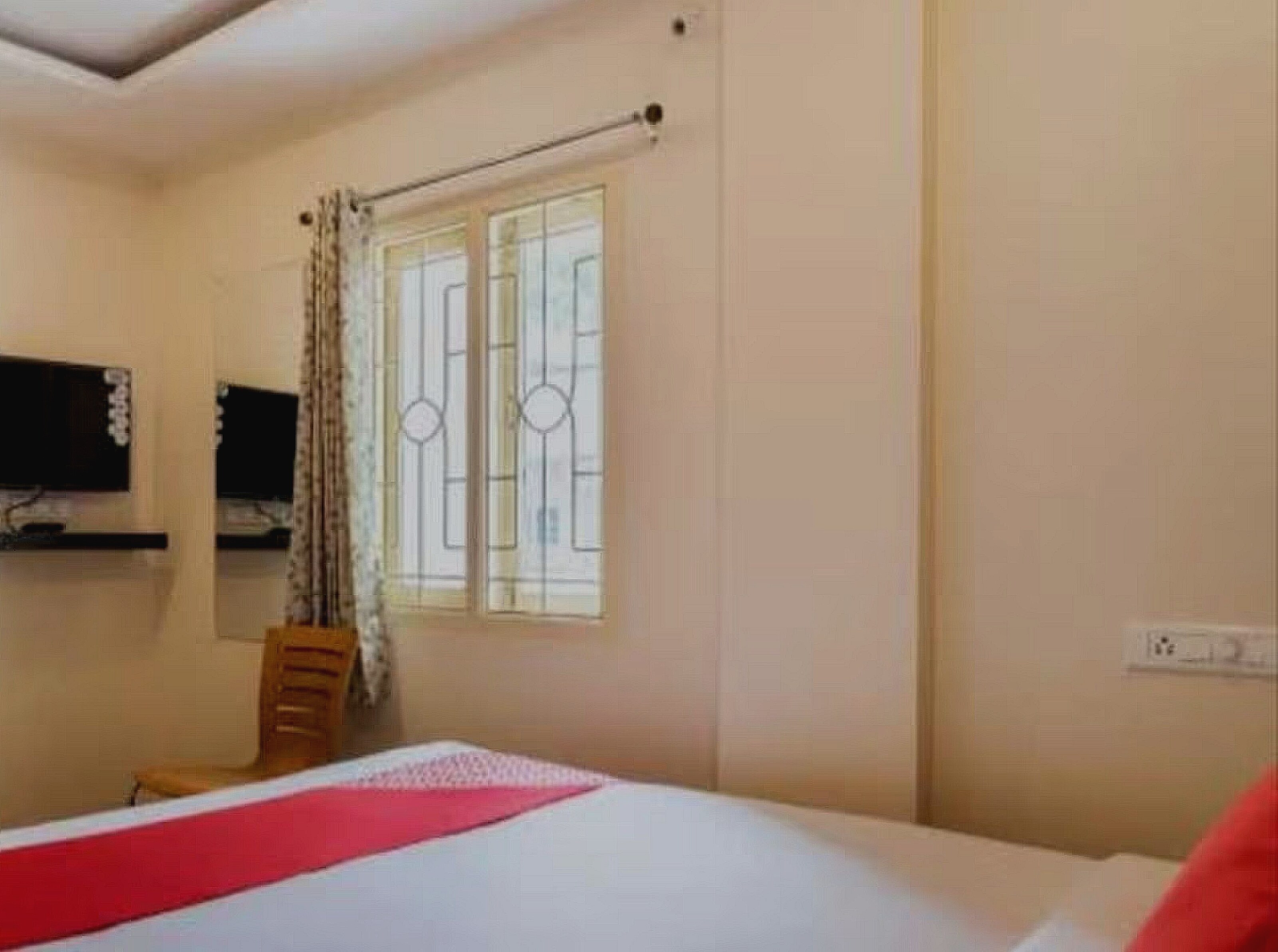 Hotel O Sashi Guest House - Tap to explore photos