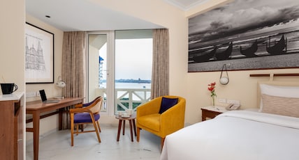 Vivanta Ernakulam, Marine Drive Room Type - Deluxe Harbour View Room Vivanta Ernakulam, Marine Drive Room Type - Deluxe Harbour View Room