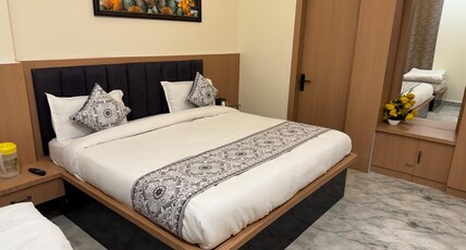 Hotel Shri Radhavan Room Type - Super Deluxe Triple Bed Room
