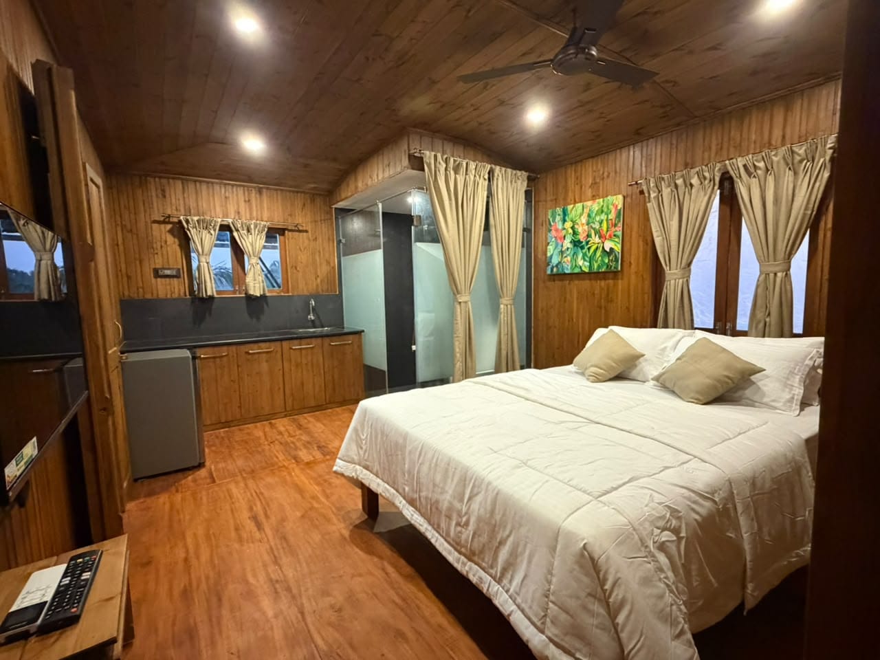 The X & Z Residency Holiday Homes - Tap to explore photos