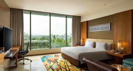 Hilton Bandung Room Type - KING DELUXE PANORAMIC VIEW