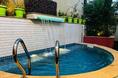 Rooms of Verandah Madh Myrah
