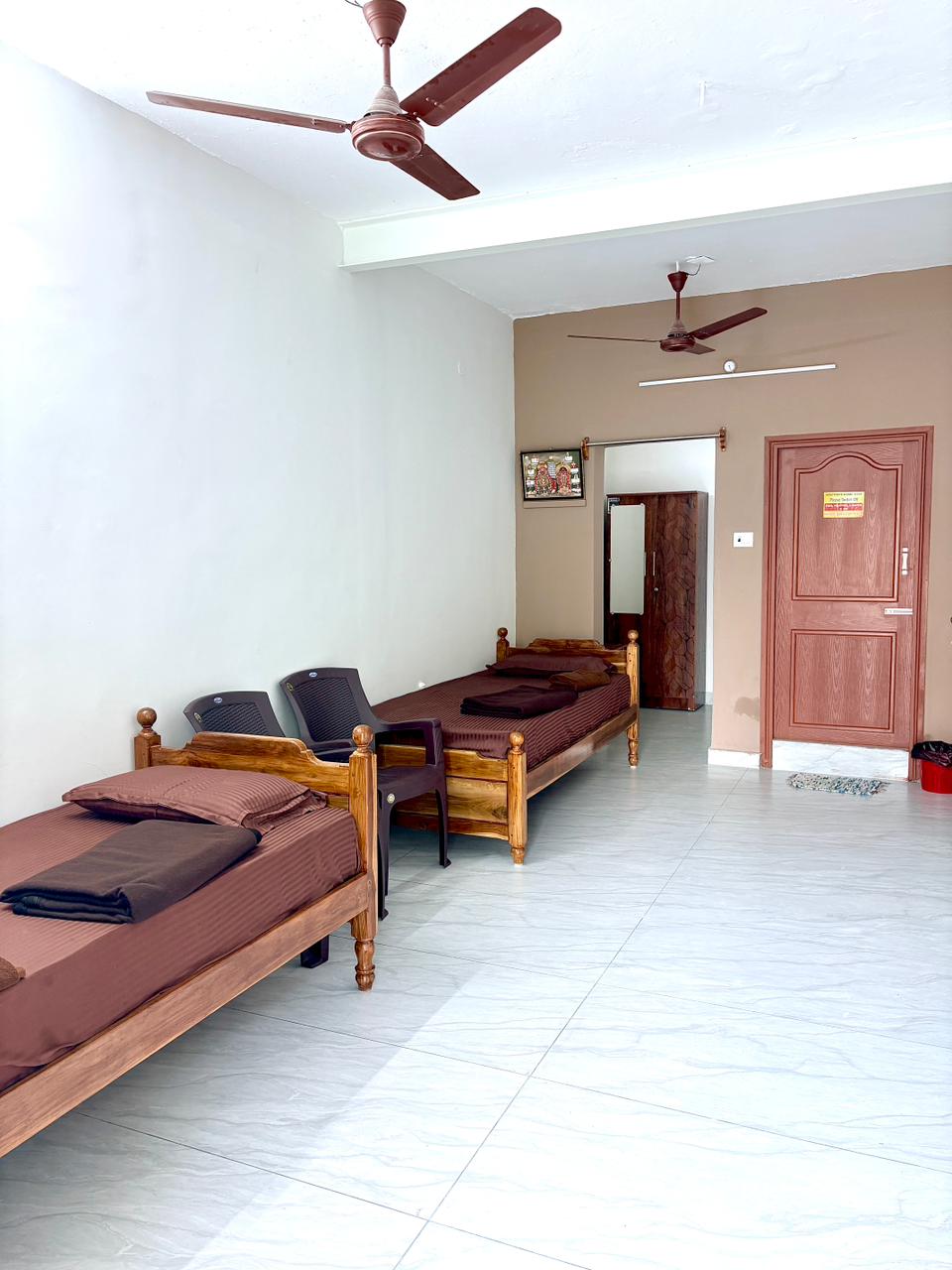 Doctor's Homestay Annex - Tap to explore photos