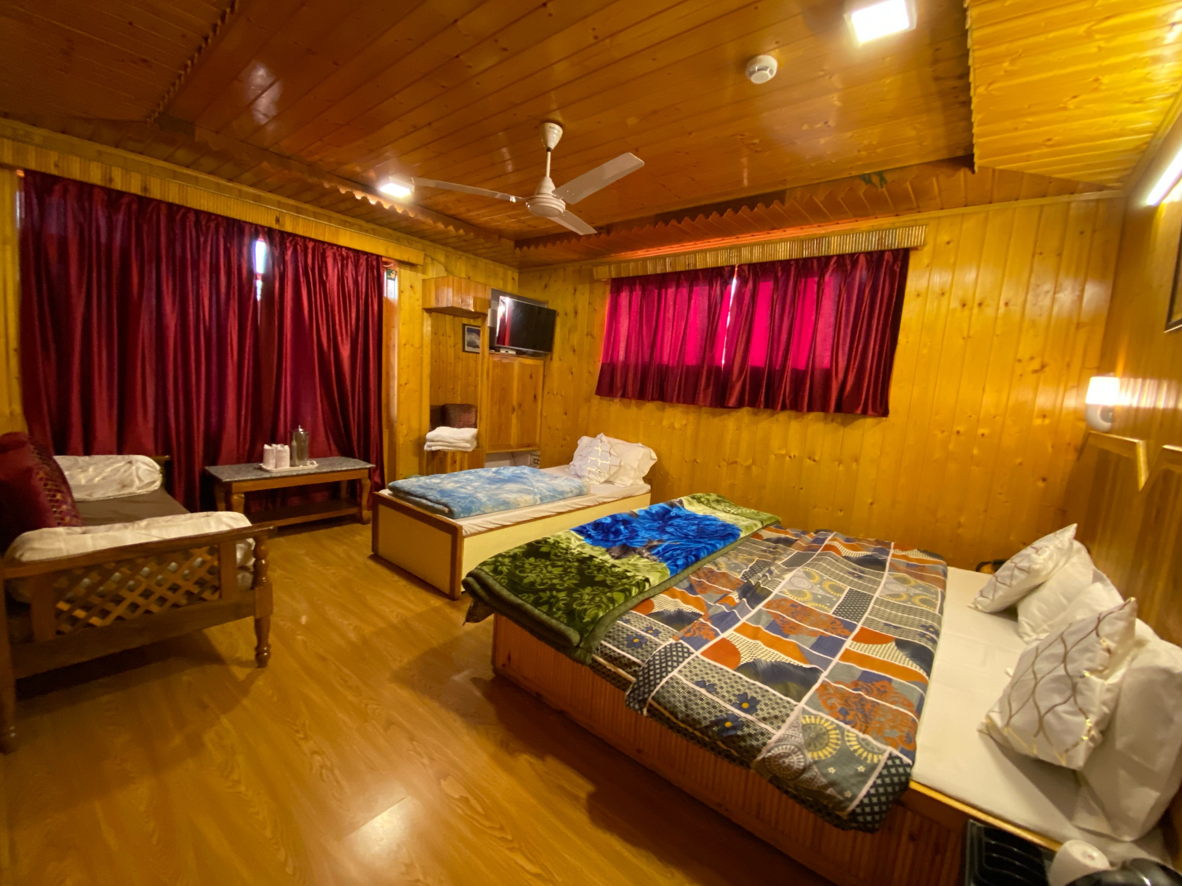 Hotel Akbar Inn - Tap to explore photos