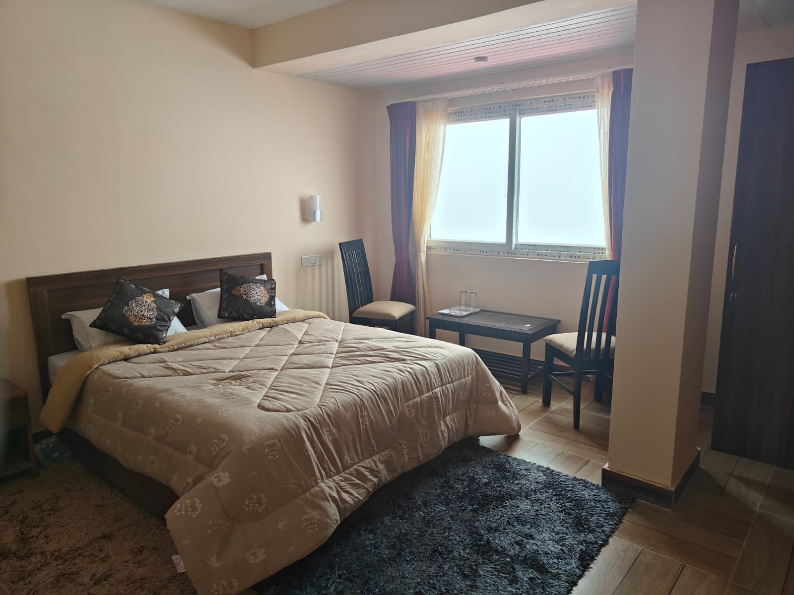 HILL QUEEN HOTEL - Tap to explore photos