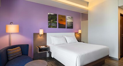 Mercure Padang Room Type - Superior Room with 1 King Bed