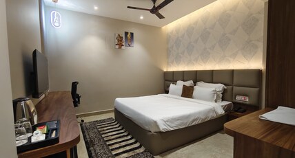 Hotel The Crown Town Room Type - Luxury Room
