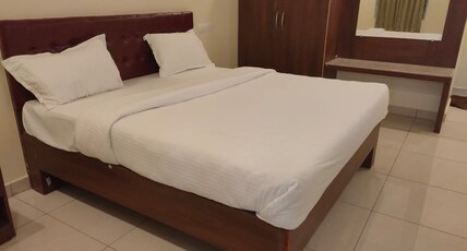 SV MAHAL & RESIDENCY Room Type - Deluxe Room