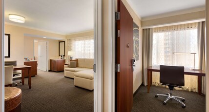 Embassy Suites by Hilton Austin Downtown South Congress Room Type - 3 RM 2 BATH 2QN 1 DBL STE