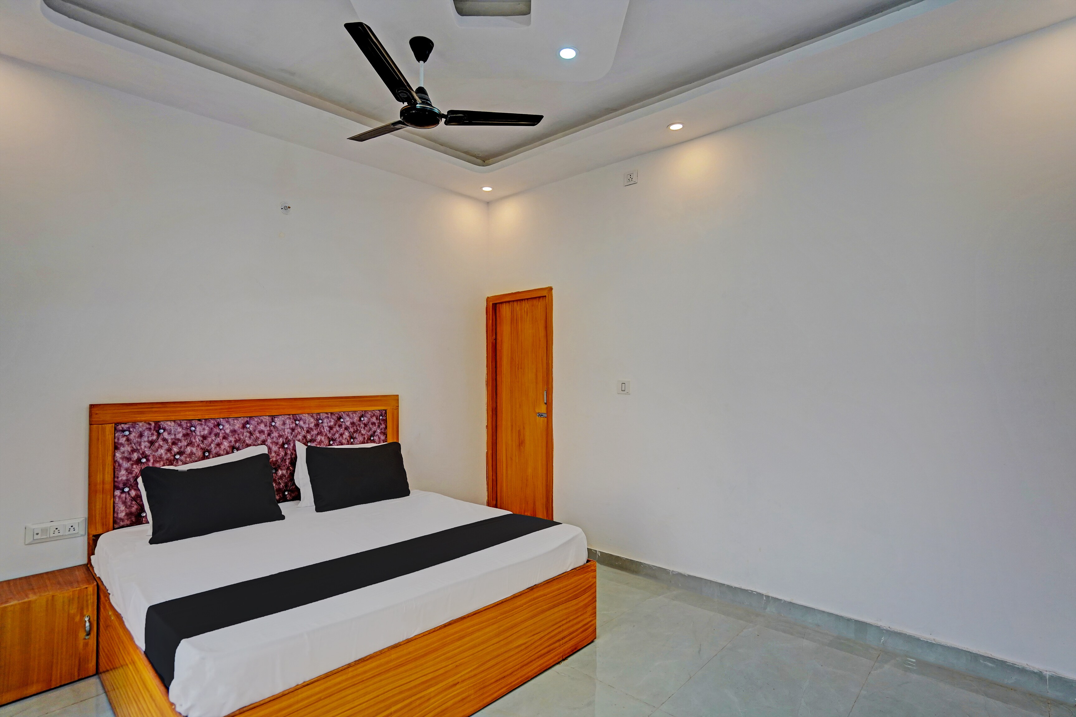 Hotel O Maya Luxe - Tap to explore photos