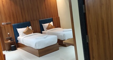 HOTEL SHIVA INN Room Type - DELUXE TWIN BED ROOM