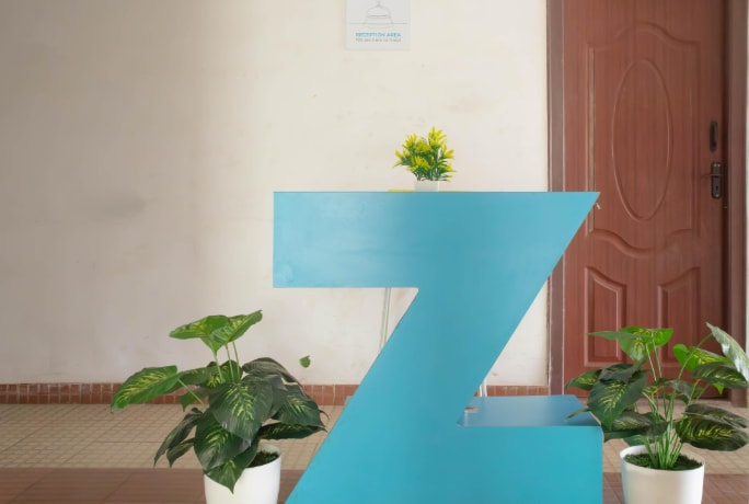 Z Express Arcade - Tap to explore photos