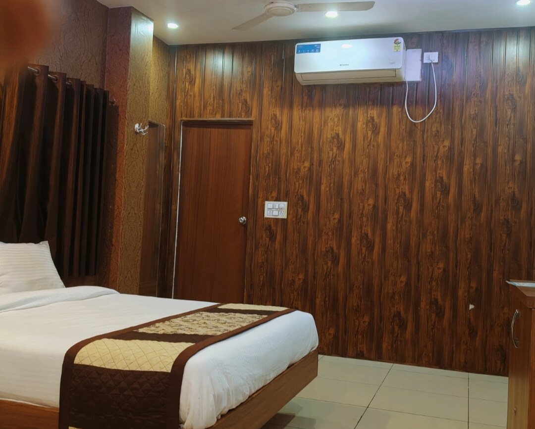 Hotel kanchan - Tap to explore photos