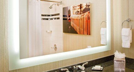 Hilton Newark Airport Room Type - 2 DOUBLE BEDS