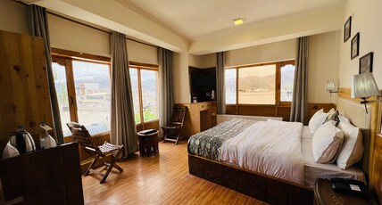 Palace View Main Market Room Type - Deluxe Double Room(Leh palace View)