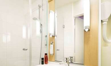 IBIS PARIS VERSAILLES CHATEAU Room Type - Standard Room with 1 double bed