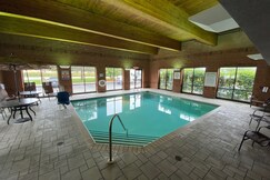Holiday Inn Express & Suites Bloomington West