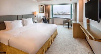 Holiday Inn Wuhan Riverside, an IHG Hotel Room Type - 1 King Premium River view
