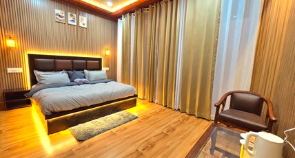 Prafull Hotel & Restaurant Room Type - Premium King Room With Balcony