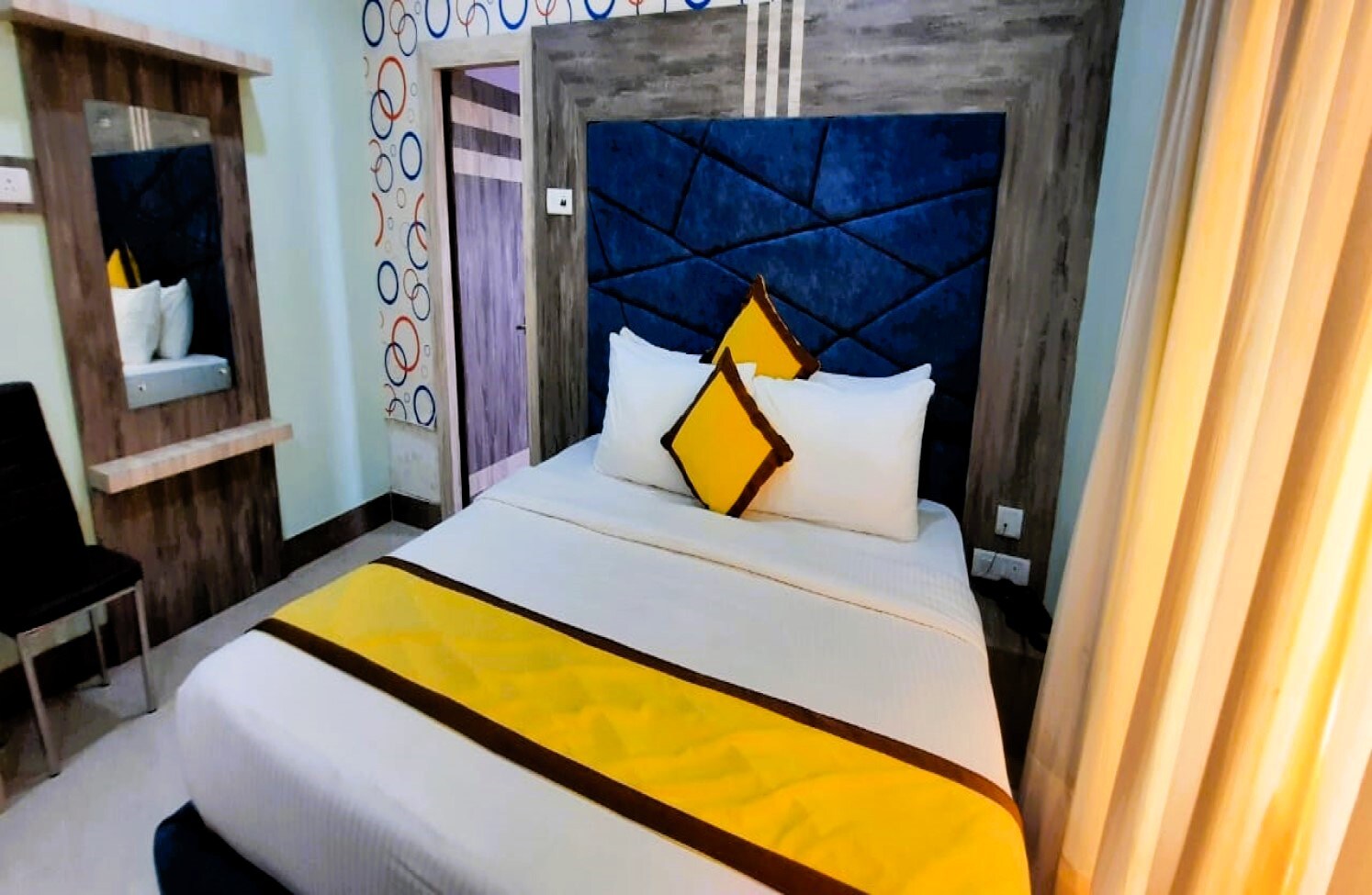Hotel Golden Apple - Tap to explore photos