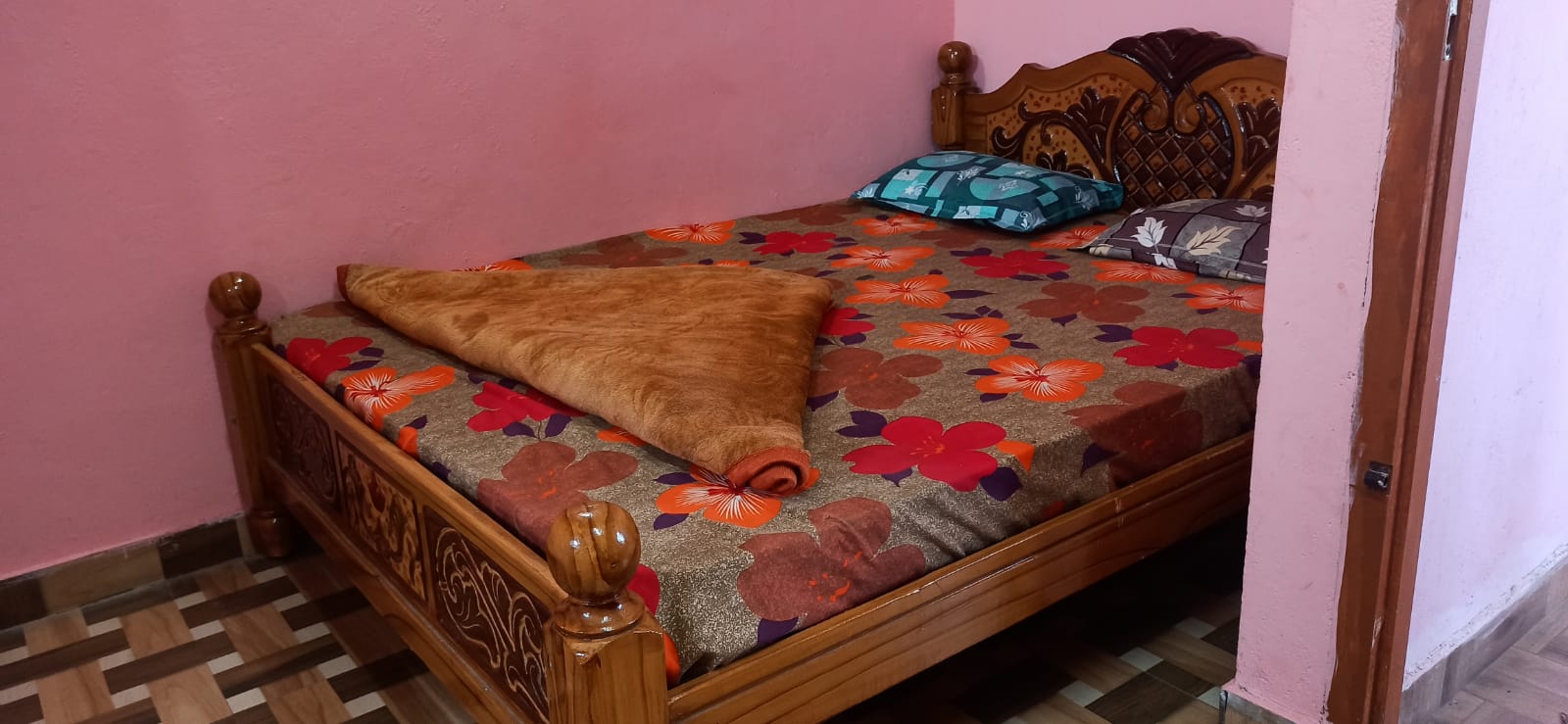 FLGHR Harinee Homestay - Tap to explore photos