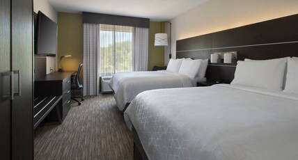 Holiday Inn Express Great Barrington Room Type - 2 Queen Standard High Floor