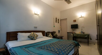 Comfort Point Bed N Breakfast | Rooms & Caretaker Room Type - Deluxe Room AC (Attached Bathroom Internal)