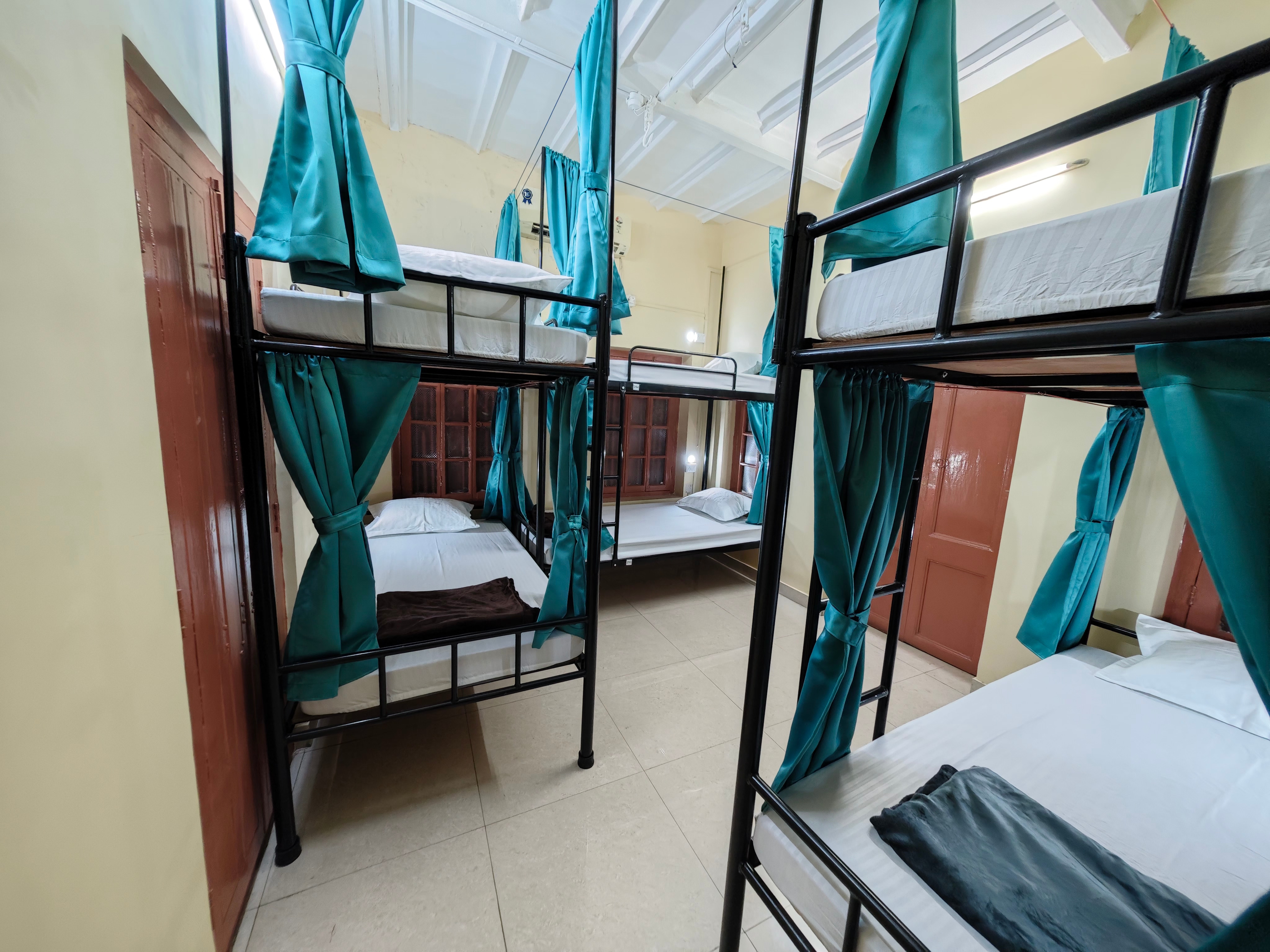 Evara Stays Backpackers Hostel - Tap to explore photos