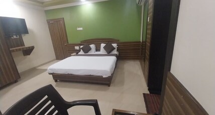 Hotel Laxmi GH Room Type - Deluxe Double Bed AC
