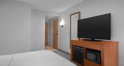 Hampton Inn Pittsburgh Greentree Room Type - 1 QN MOB HEAR ACC TUB