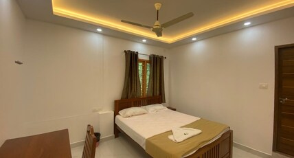Shalom palace cochin Room Type - NON AC ROOM