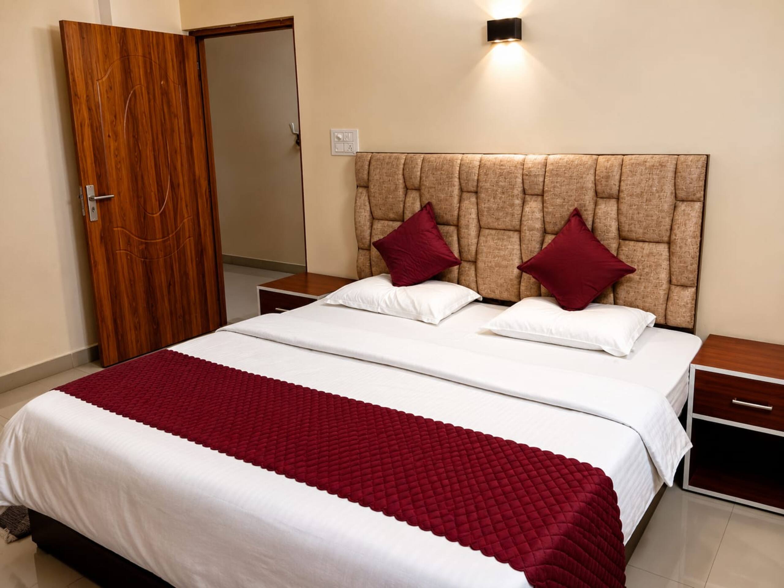 Khanna Villa | 2BHK Apartment | 2kms to Kashi Vishwanath - Tap to explore photos