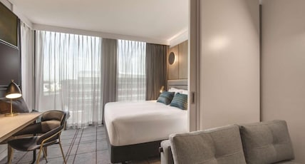 Vibe Hotel Sydney Darling Harbour Room Type - Executive Suite - King or Twin Vibe Hotel Sydney Darling Harbour Room Type - Executive Suite - King or Twin
