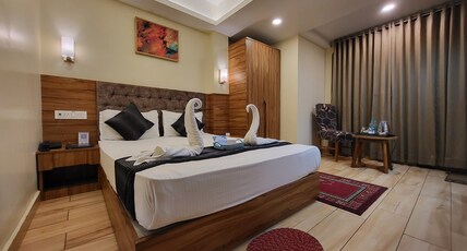 The Revett Room Type - Queens Suite Room with Private Balcony
