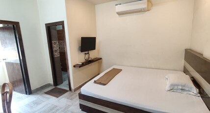 PAUL'S HOTEL & BANQUET Room Type - SILVER AC DOUBLE BED ROOM