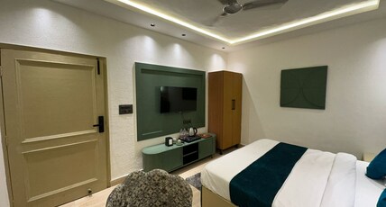 Divine Hotel Room Type - Deluxe Queen Room
