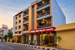 HOTEL RED VELVET SUITES