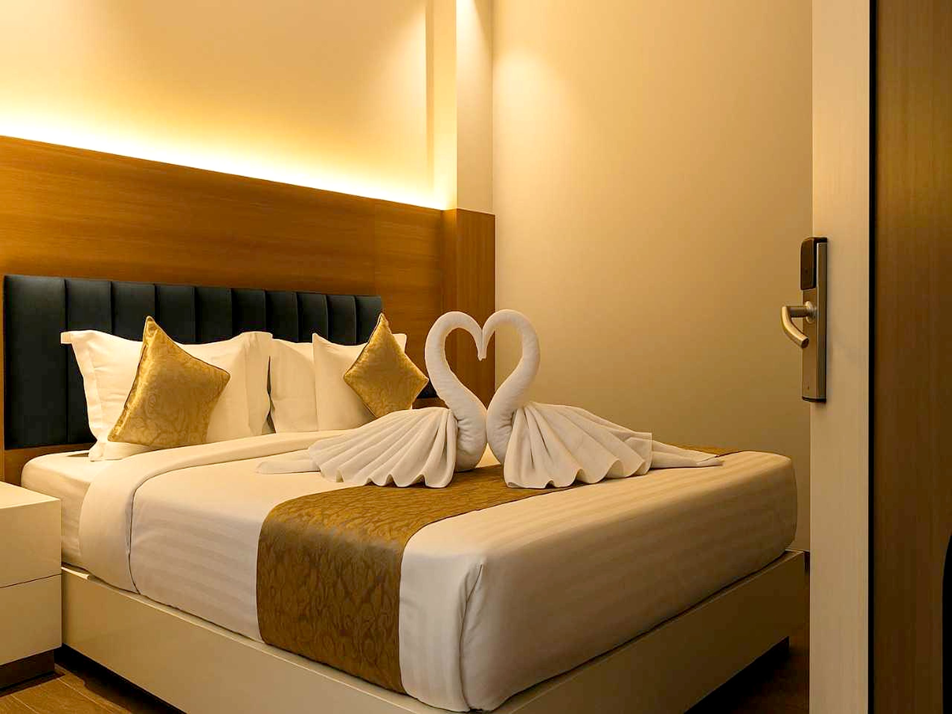 Hotel O Parth - Tap to explore photos