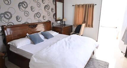 Walias Croft  3 Private rooms   Pool   City break Room Type - Bedroom 3