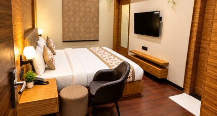 SHRI GAURANG PALACE Room Type - Super Deluxe