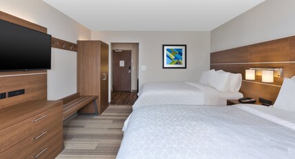 Holiday Inn Express & Suites EAU CLAIRE WEST I-94 Room Type - 2 Queen Standard Communications Accessible