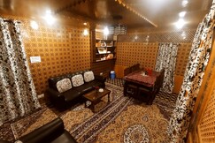 Houseboat New Rose Marry