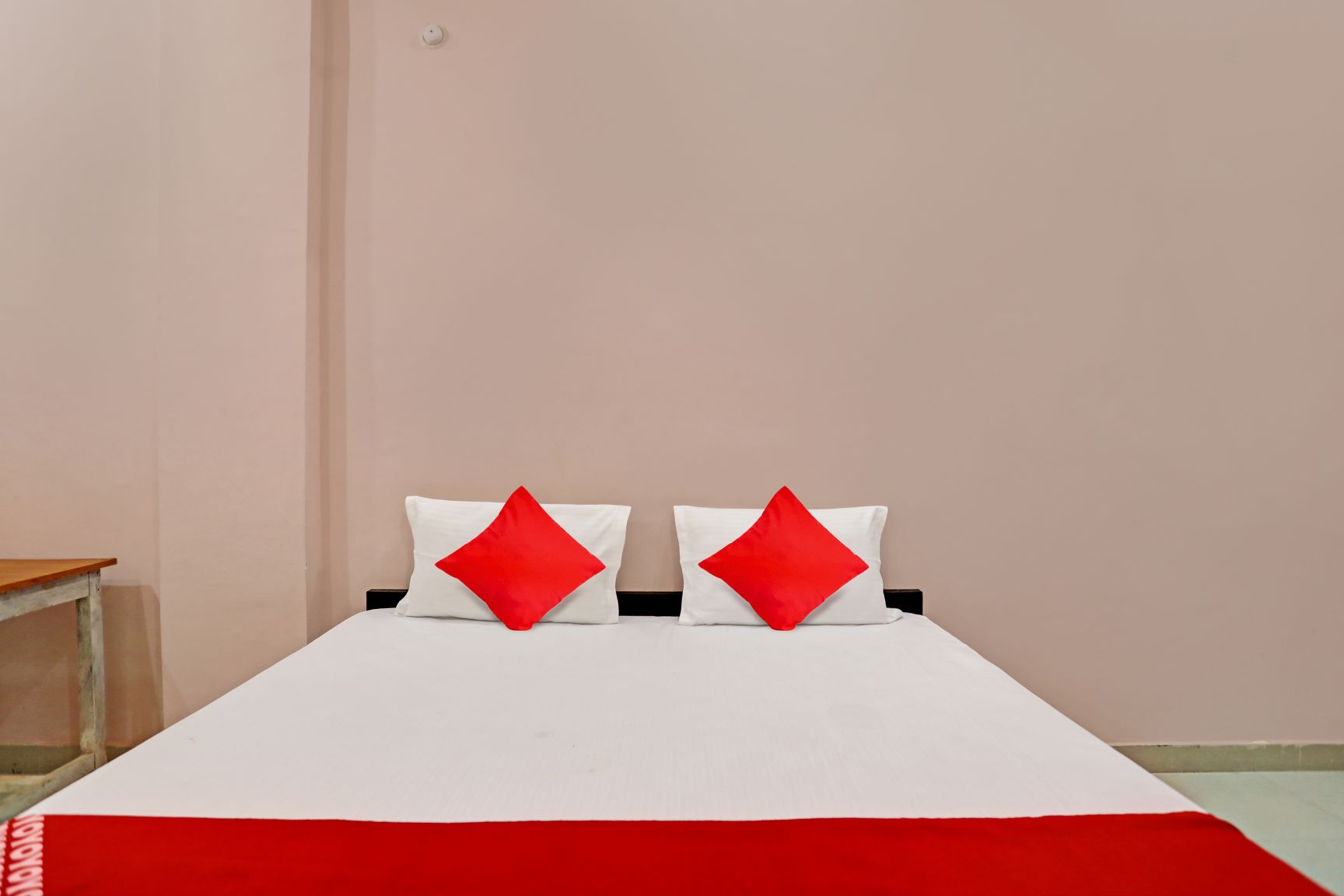 Hotel O Pari Palace - Tap to explore photos