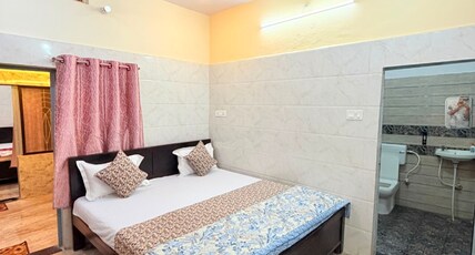 Krishna ji P. Guest House. Room Type - Deluxe ac room 2
